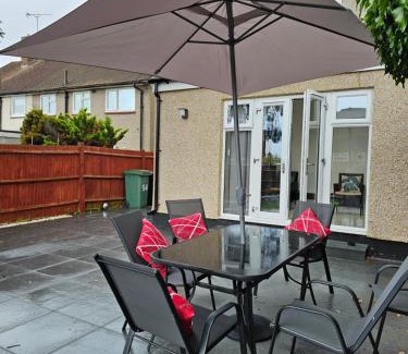 Cray Valley West House | Exceptional Vienna Orpington: Family-Friendly & 4-Star Stay