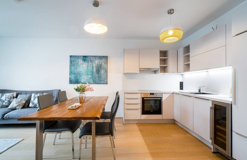 Roßau Apartment | Explore Vienna Residence with Kitchen & Family-Friendly Features