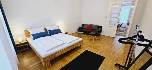 Himmelpfortgrund Apartment | Elegant Vienna ROYAL Apartment Near Opera with Great Amenities
