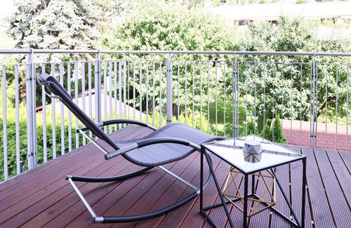 Grinzing Apartment | Discover Vienna's Modern Black Beauty for Families and Couples