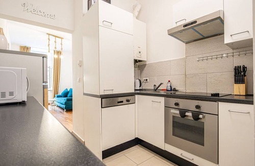 Penzing Apartment | Vienna Serenity: 2 BR - Stylish and Central Escape