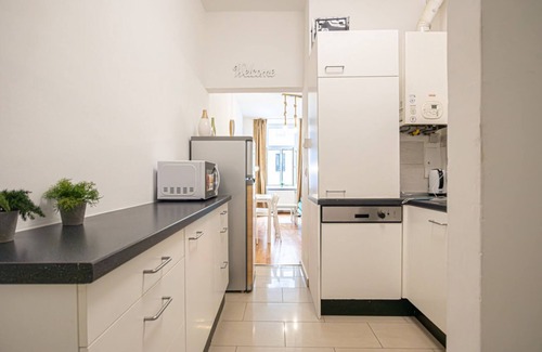 Penzing Apartment | Vienna Serenity: 2 BR - Stylish and Central Escape