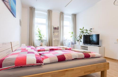 Rudolfsheim-Funfhaus Apartment | Family-Friendly Vienna Smile Apartment Near Schoenbrunn