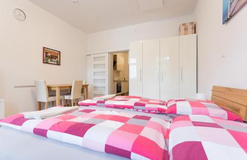 Rudolfsheim-Funfhaus Apartment | Family-Friendly Vienna Smile Apartment Near Schoenbrunn