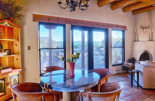Abiquiu House | Experience Viento del Rio: Cozy Casita with Hot Tub