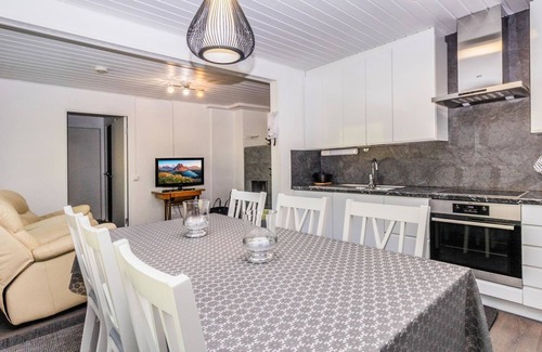 Savukoski House | Experience Vierastupa by Interhome: Lake View & Spa Retreat