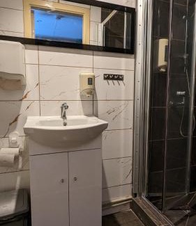Lipuski House | Discover Pet-Friendly Comfort at Viesu Māja "Osmany"