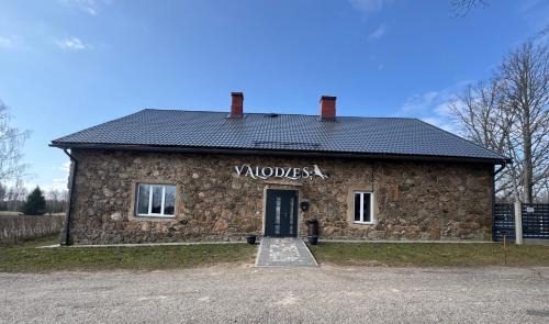 Markalne Hotel | Discover Viesu māja Vālodzes: Rated 9/10 with Hot Tub!