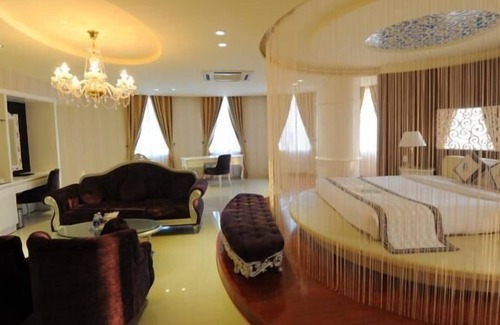 Ben Tre Hotel | Viet Uc Hotel: Family-Friendly Stays with Spa & Dining