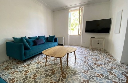 Malemort-du-Comtat House | VIEUX MAS VAUCLUSE: Pet-Friendly Retreat with Lake Views