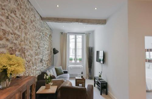 Antibes City Centre Apartment | VIEUX MURS - Brand new flat for 4, AC, WIFI center old Antibes