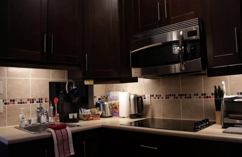 Farnham Apartment | Top-Notch Vieux-Old Farnham Appart Condotel with Breakfast
