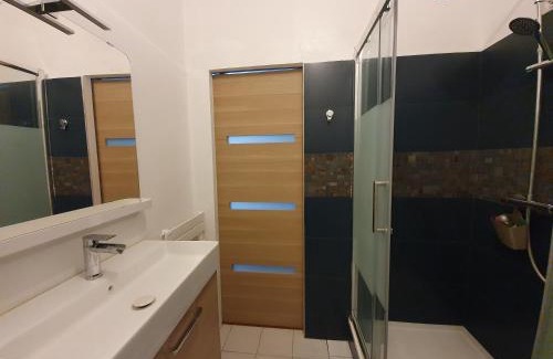 Hotel-de-Ville Apartment | Vieux-Port Studio with Sea View - Guest Rated 8/10