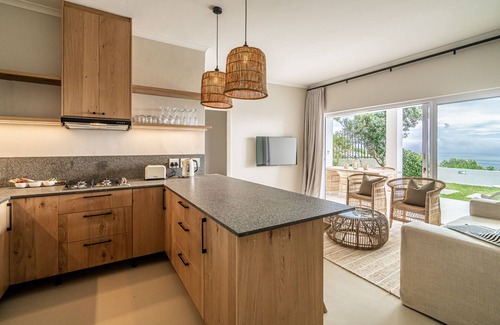 Camps Bay House | Experience Lush Gaze: Ideal Family Getaway with Kitchen