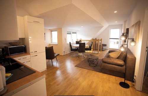Favoriten Apartment | Bright Penthouse with Scenic Views over Vienna DG6