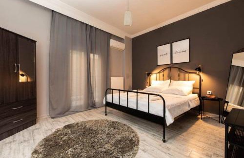 Ano Poli Apartment | Discover City Views: Family & Pet-Friendly Retreat
