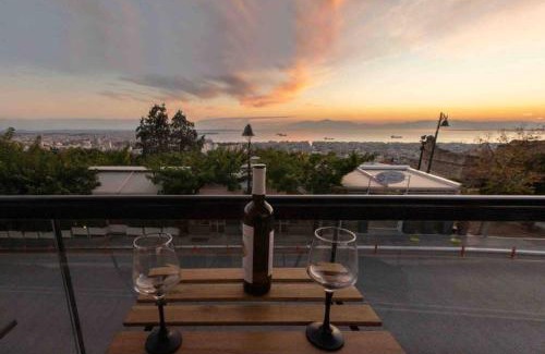 Ano Poli Apartment | Discover City Views: Family & Pet-Friendly Retreat