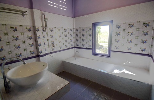 Tha Ta Kieb Hotel | Relax at View Dao Jandhra with Pool and Family Amenities