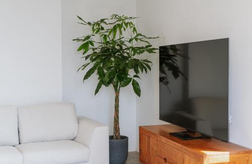 Castelletto House | Idyllic VIEW Garda Lake - Guest Rated 9.8, Pet Friendly Stay