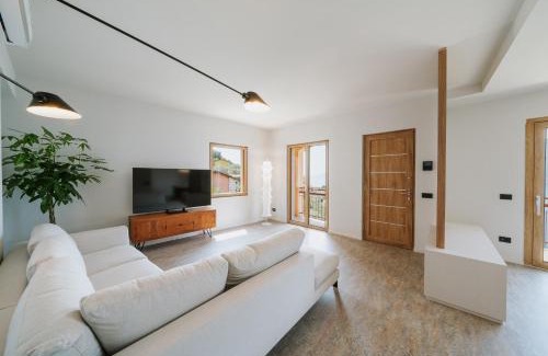 Castelletto House | Idyllic VIEW Garda Lake - Guest Rated 9.8, Pet Friendly Stay