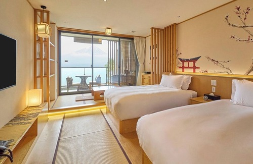 Oishi Hotel | Cozy 1-Bedroom Hotel near Minamitsuru-gun with Kitchen