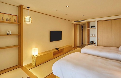 Oishi Hotel | Cozy 1 Bedroom Hotel Near Minamitsuru-gun with Kitchen