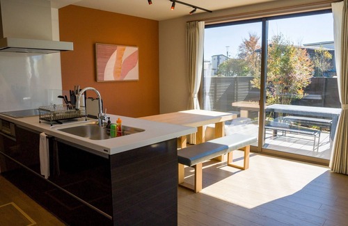 Fujikawaguchiko House | Stunning Mt Fuji View with BBQ Terrace & Breakfast Included
