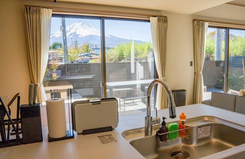 Fujikawaguchiko House | Stunning Mt Fuji View with BBQ Terrace & Breakfast Included