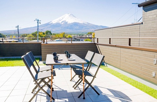 Fujikawaguchiko House | Unforgettable Rooftop Terrace with Mt Fuji Views
