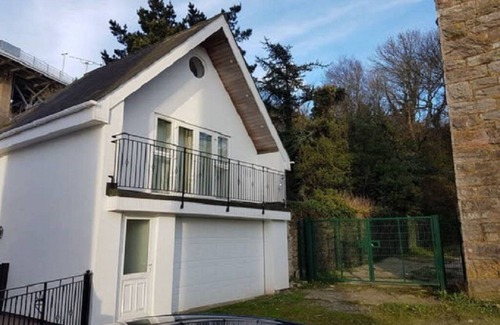 Plymouth House | Riverside Retreat: Pet-Friendly with Private Parking & Views