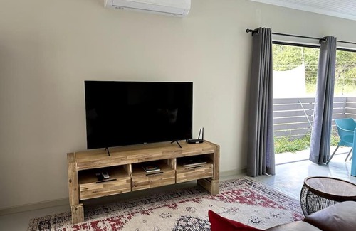 Hoedspruit House | Discover View on The Valley: Guest Rated 9/10!