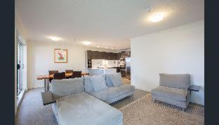 Surfers Paradise Apartment | Relax at View Pacific Apartments with Pool and Kitchen Access