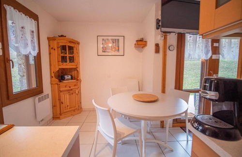 Les Avanchers-Valmorel Apartment | Scenic Ski Retreat with Terrace, TV, and Spa in Valmorel
