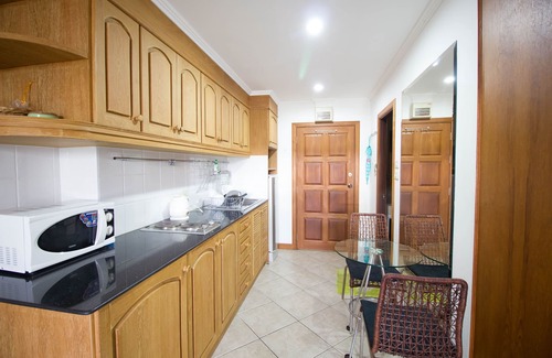 Jomtien Apartment | Ocean View Studio Condo: Guest Rated 10/10 with Pool Access
