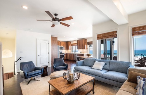 The Strand Apartment | Unforgettable Comfort and Style with Ocean View & Pool