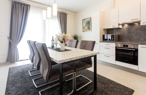 Vinisce Villa | Discover Villa Olive Tree: Family-Friendly Oceanfront Retreat