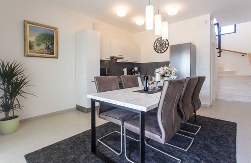 Vinisce Villa | Discover Villa Olive Tree: Family-Friendly Oceanfront Retreat