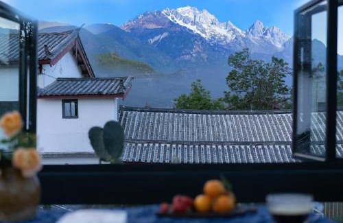 Lijiang House | Exceptional Views of Mount with Family-Friendly Amenities
