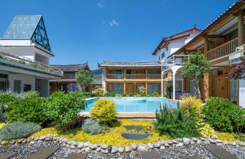 Lijiang House | Exceptional Views of Mount with Family-Friendly Amenities