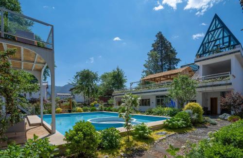 Lijiang House | Exceptional Views of Mount with Family-Friendly Amenities