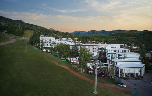 Snowmass Village Resort | Elegant Viewline Resort Snowmass with Oceanfront Amenities