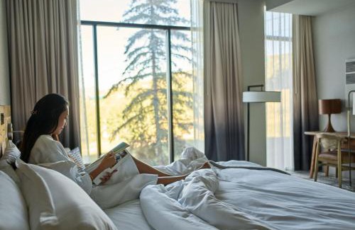 Snowmass Village Resort | Elegant Viewline Resort Snowmass with Oceanfront Amenities