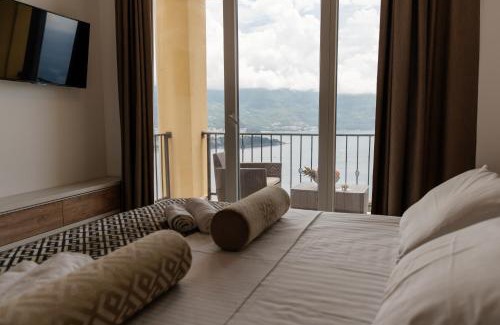 Budva Apartment | Experience Oceanfront Bliss at Viewpoint Villa, 9.9/10 Rated