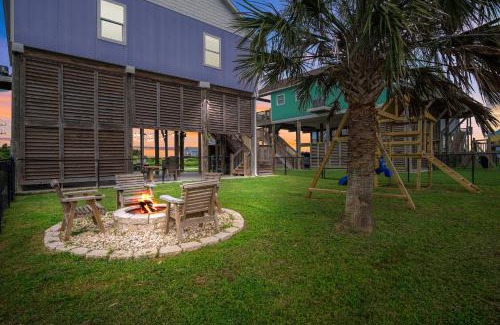 Port Bolivar House | Family-Friendly Oceanside Retreat with Private Beach Access