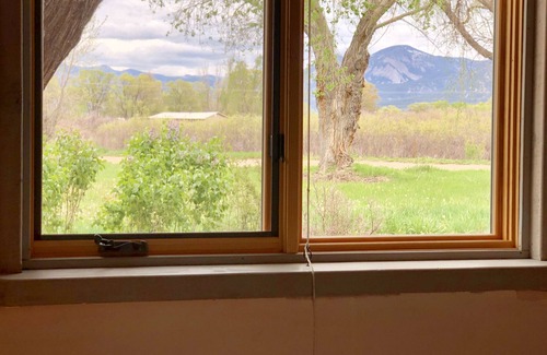 Taos Apartment | Scenic Stay Near Taos: Pet-Friendly & Family-Oriented Retreat