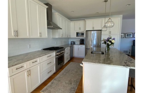 Misquamicut House | Ocean View Retreat with En Suite Rooms & Top Ratings