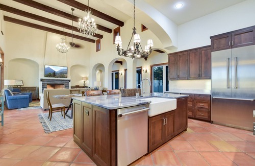 Leander House | Unforgettable Views at Lake Travis Waterfront Retreat