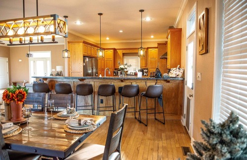 Dandridge House | Pet-Friendly Retreat with Hot Tub & Firepit Area Near DWood
