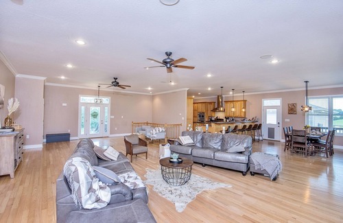 Dandridge House | Pet-Friendly Retreat with Hot Tub & Firepit Area Near DWood
