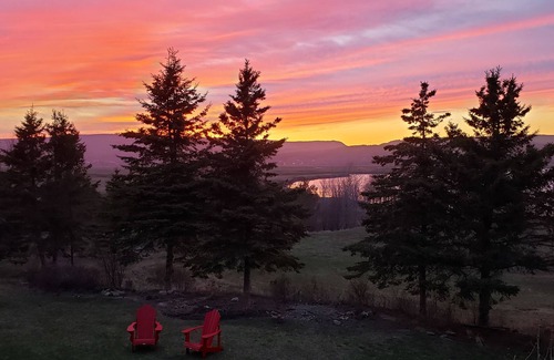 Harvey Apartment | Stunning Views Near Famous Attractions at Fundy's Lost Lobster